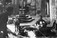 1950-ca.-Mata-do-porco-no-bar-Chupete